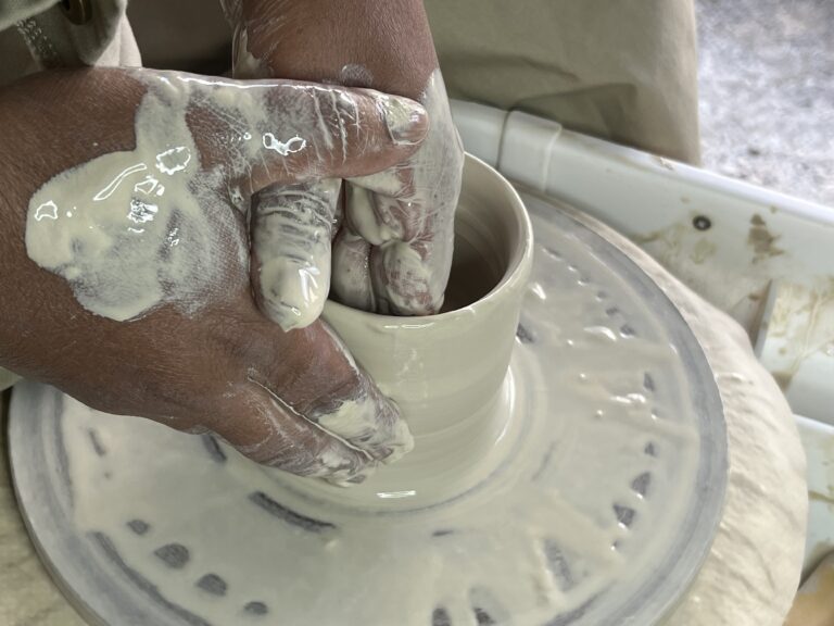 C2 — LES MAINS CRÉATRICES (3×2h)